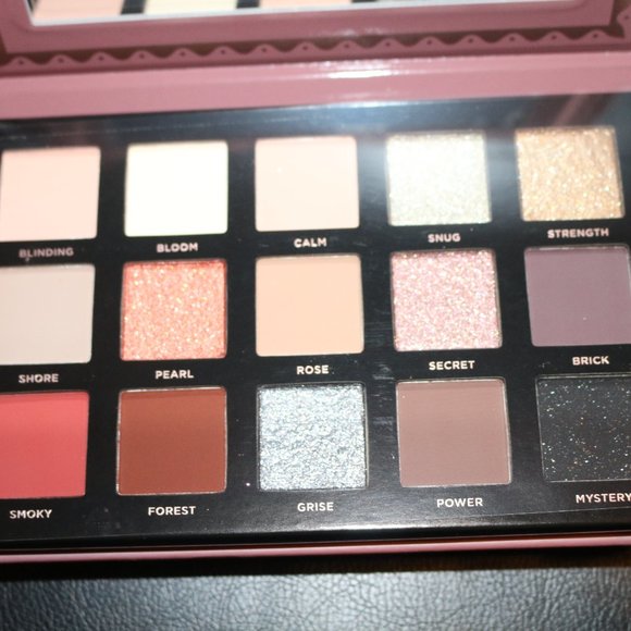 Ace Beaute Smokey Rose Eyeshadow - Picture 3 of 3